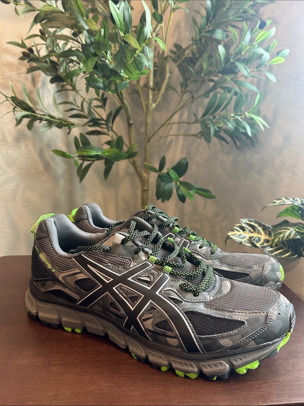 Men’s Gray & Neon Green Athletic Sneakers